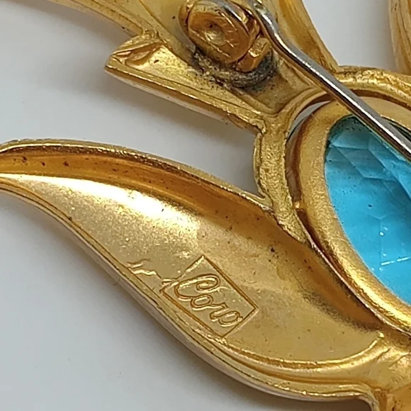 * vintage Coro Pegasus signed blue stone gold tone bird pin brooch - Picture 6 of 7